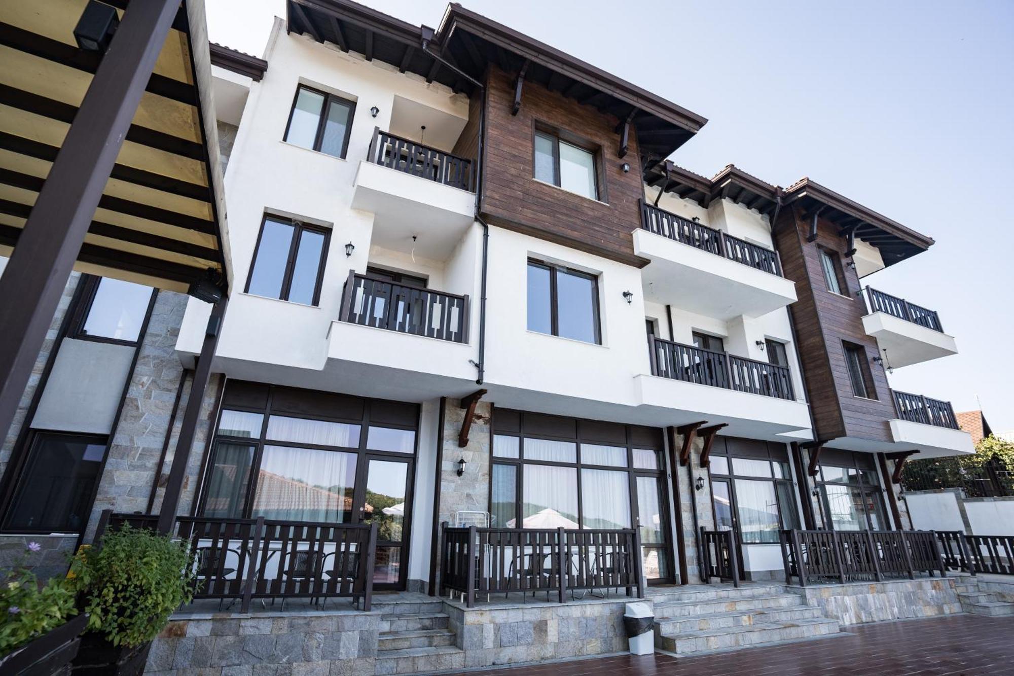 St George Apartcomplex 希科尔皮诺夫西 外观 照片